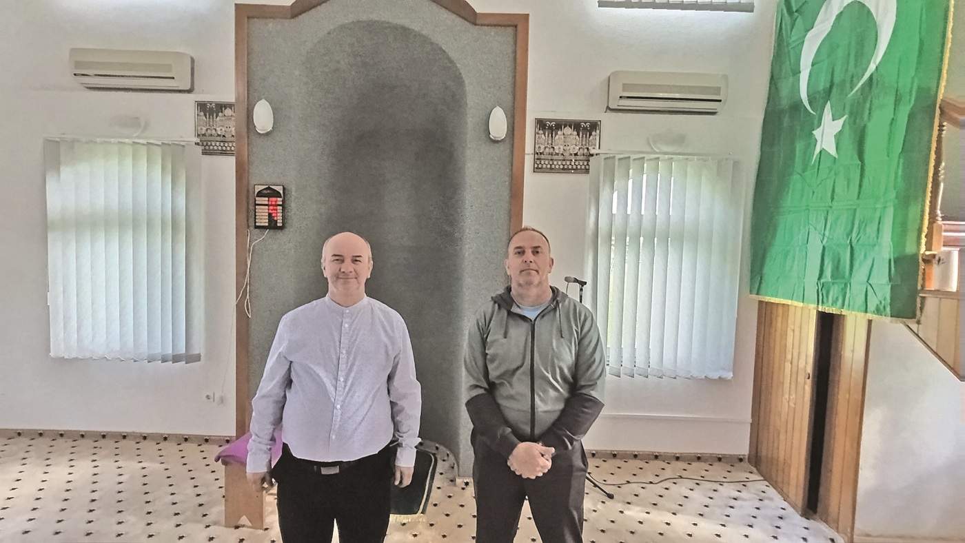 Mutavelija Ermin Vojić sa Muhjidinom-ef. Hodžićem.jpg - Ćukovi i Duljci: Džemati koji su preživjeli ru&scaron;enja, progone i vrijeme bez imama